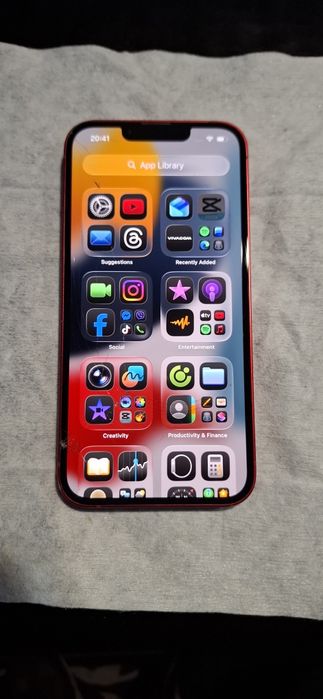 Продавам Iphone 13 red