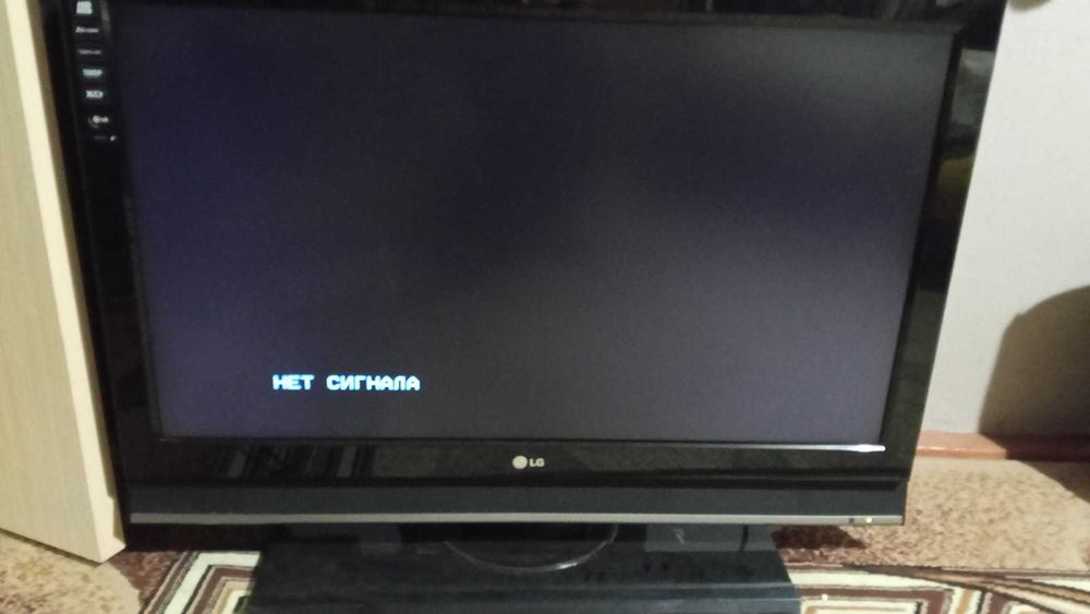 Продам телевизор LG диагональ 94 см. Выключается сам.