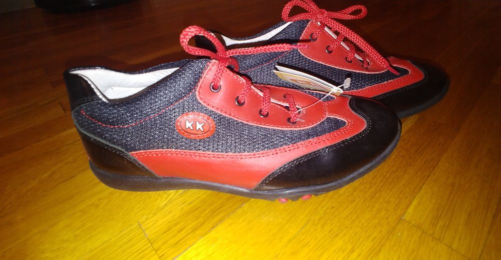 Нови обувки на Колев и Колев, номер 34