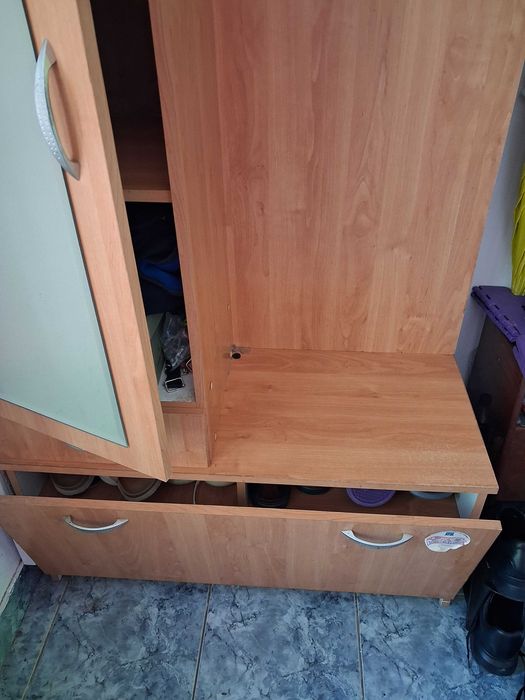 Vand cuier in stare foarte buna