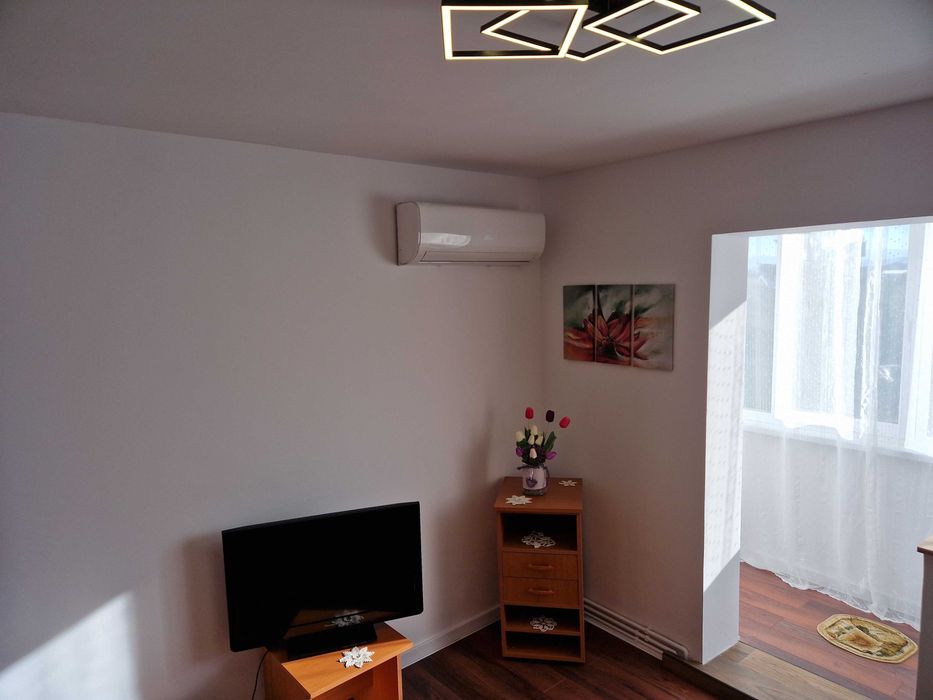 Ofer spre închiriere Apartament 2 camere decomandat. Stefan Cel Mare