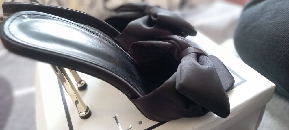 Sandale cu toc lungimea tocului este de 11