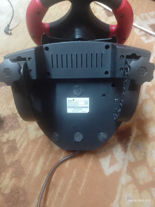 Vând volan gaming funcțional