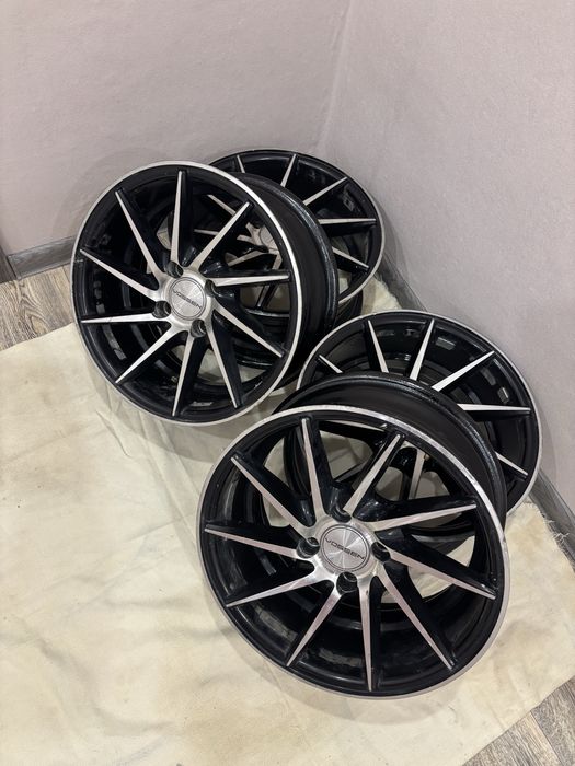 Продам комплект дисков VOSSEN