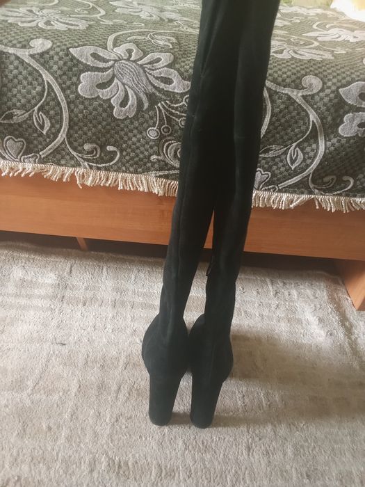 Продам замшевые сапоги