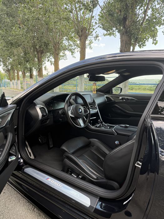 BMW M850i 2022 .