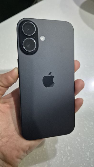 Продам. IPhone 16