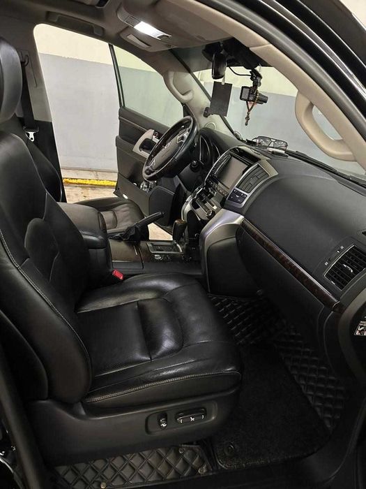 Автомобили Land Cruiser 200
