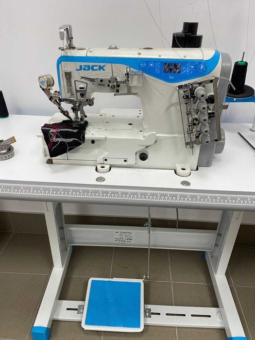 Masina de cusut pentru cusatura de acoperire JACK W4-UT-01GB