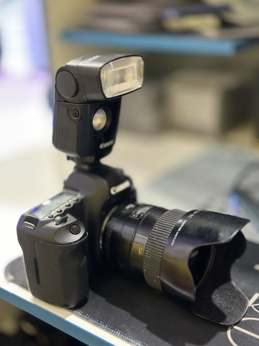 Фотоаппарат Canon 5D