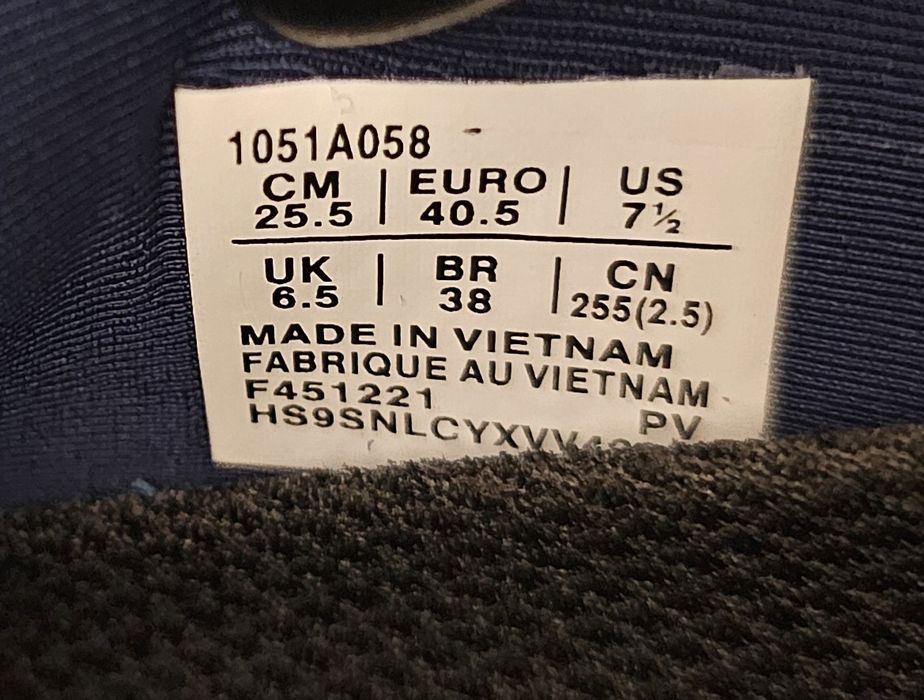 Продам кроссовки