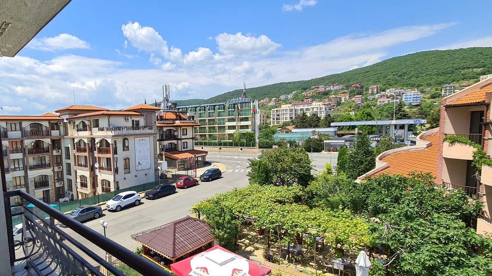 Дава се под наем Двустаен апартамент в Свети Влас - 50 кв.м за 450 € - Снимка #1