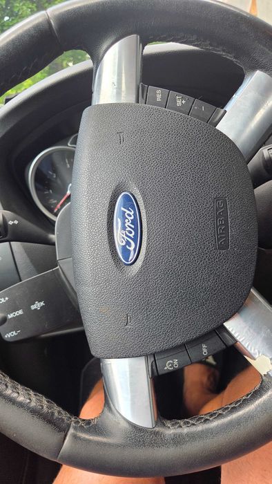 FORD Focus 2011 — imagine 5