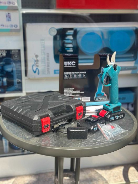 Акумулаторна ножица за клони UKC 8500 – 68V, 2 батерии