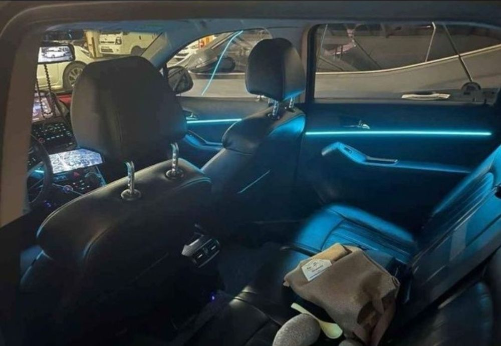 ULTIMA BUCATĂ. Lumini ambientale 18.1 / 6.1  RGB/Symphony