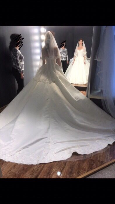 Rochie de mireasa Pollardi model deosebit - ca noua