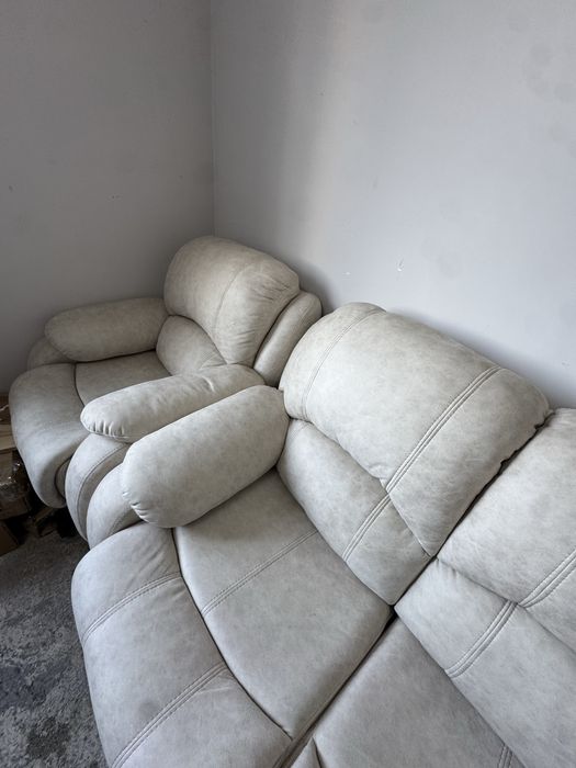 Диван новый с креслом