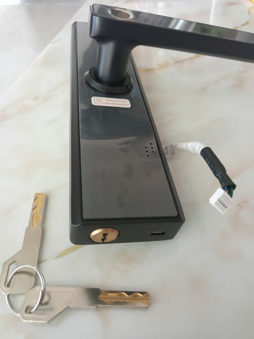 Брава - отключване с пръстов отпечатък