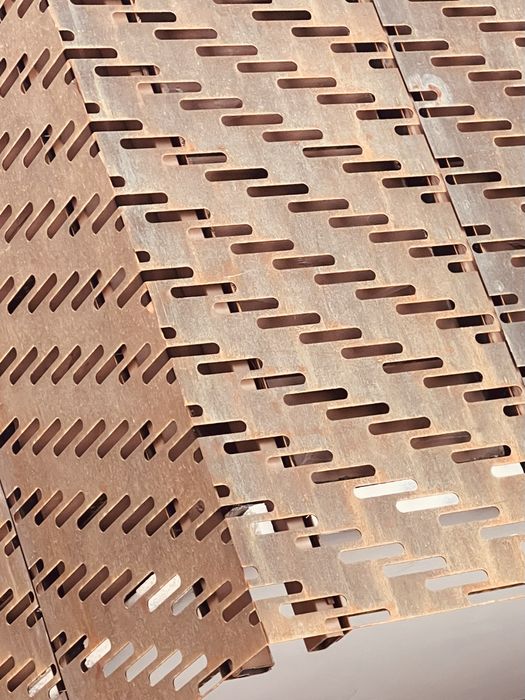 Table CORTEN si decoratiuni: fatade*garduri*fantani*mobilier urban*rafturi si tejghele bar*panouri fonoabsorbante*jardiniere*fantani arteziene*statui