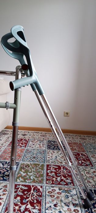 Трость для взрослых.    2 шт