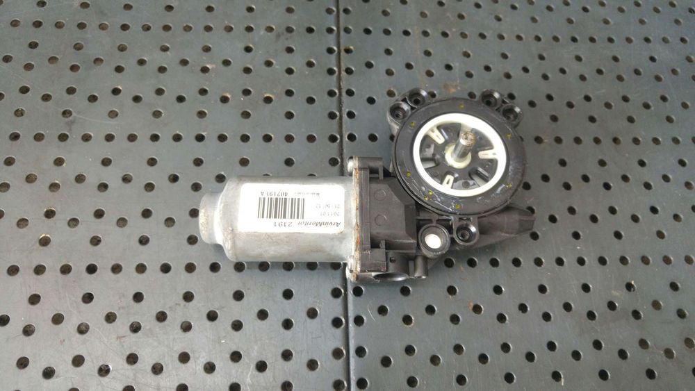 Motoras macara stanga spate nissan qashqai j10 nj10 jj10e 402191a