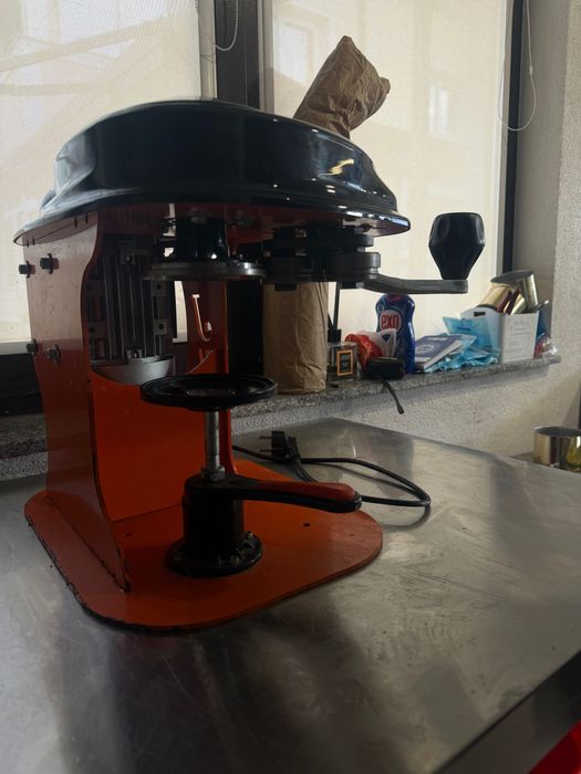 Машина за затваряне на консерви