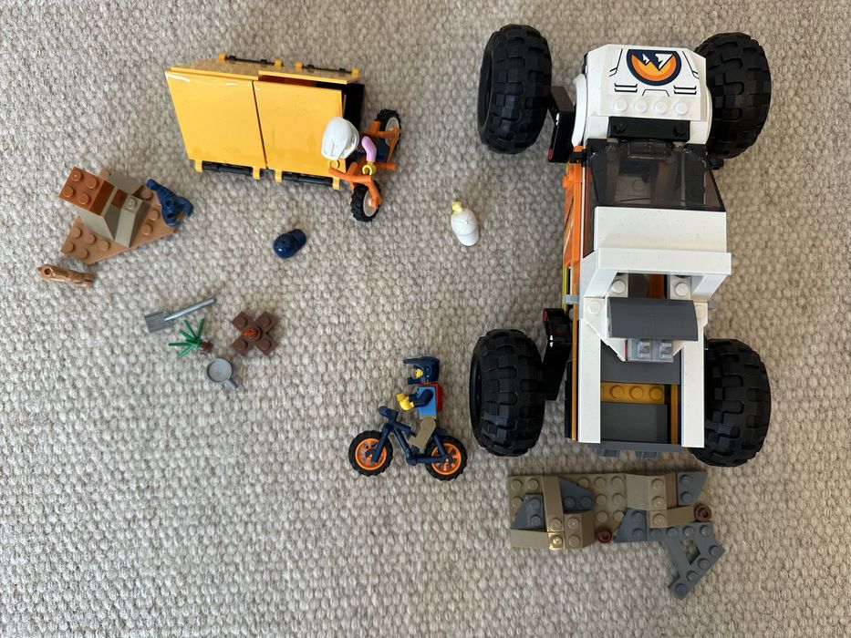 LEGO City - Aventuri off road cu vehicul 4x4 60387, 252 piese