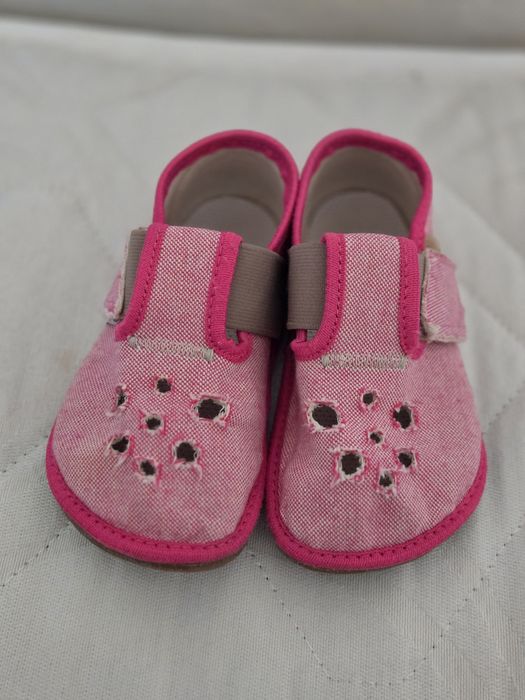 Боси пантофи 25 размер.