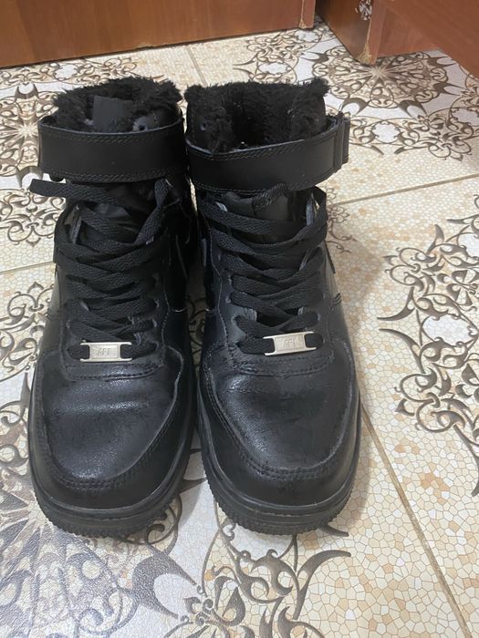 Продам кроссовки мужские