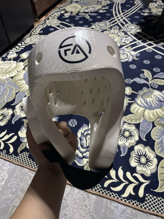 Шлем для тэкфондо покупал в академии за 3500 продаю за 3000