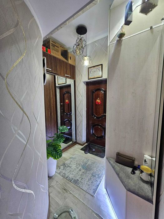 1 хоналик квартира 3 кават кирпичный дом, 6 микр, мадина магазин