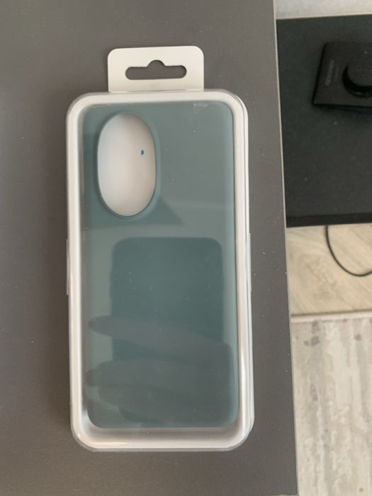 Продам чғхол на HONOR 200