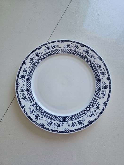 Посуда новая, блюда, тарелки