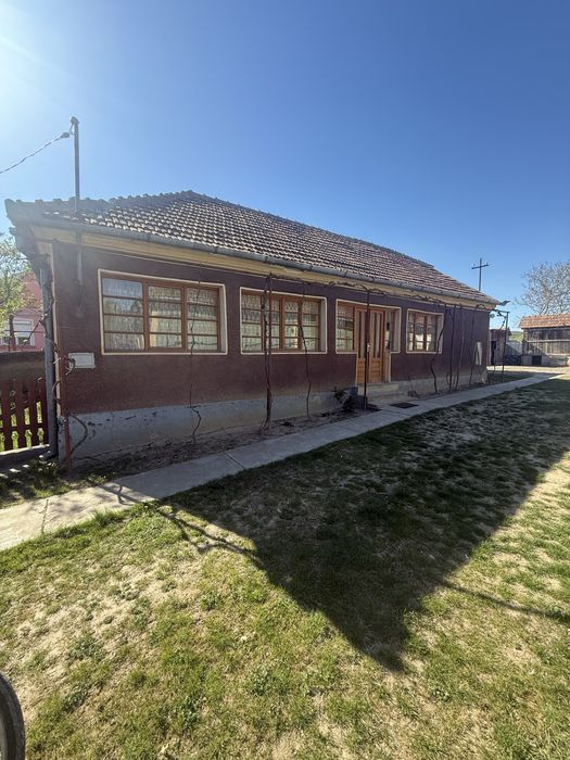 Casă de vânzare în Ineu, Bihor – teren 1999 mp, curte mare, zonă liniștită