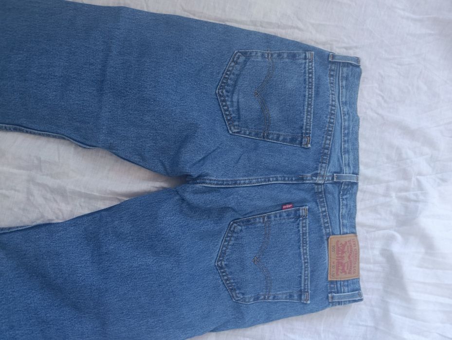 Продаются джинсы levi's