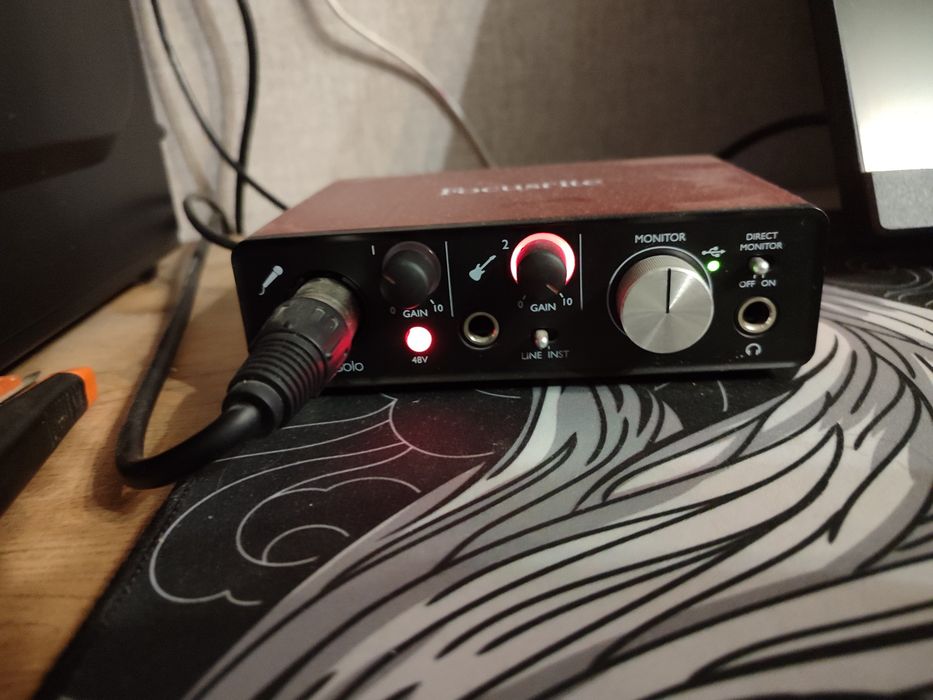 Продам аудио карту FOCUSRITE и студийный микрофон Takstat SM-10B
