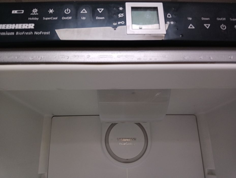 Иноксов комбиниран хладилник с фризер Liebherr A+++ 2 години гаранция