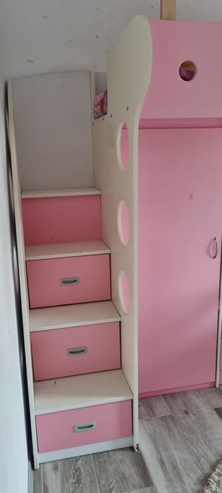 Pat etajat cu dulap si birou