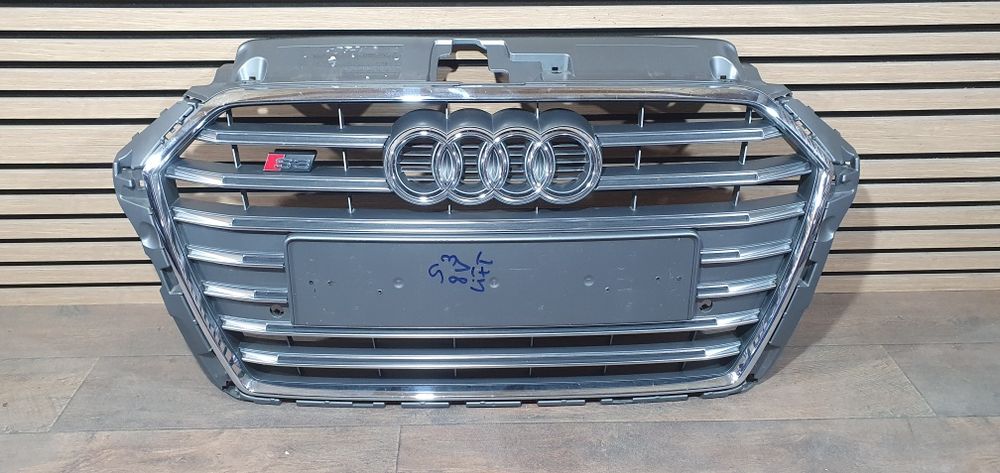 Audo S3 A3 8V3 8V4 8V5 facelift grila capota centrala 2017-2018