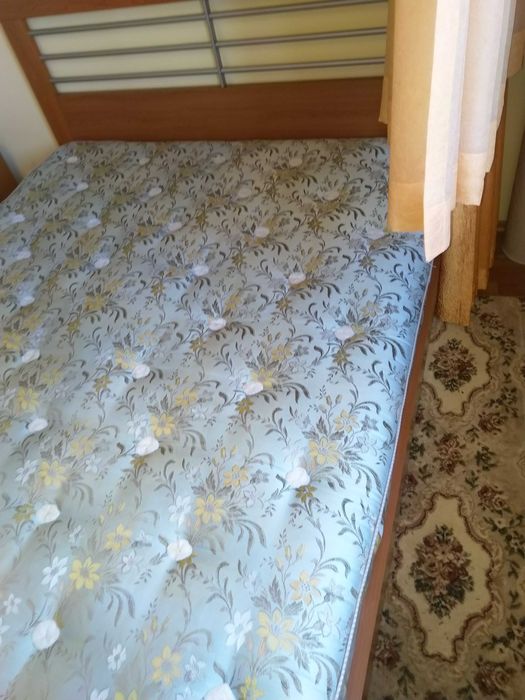 Vând pat de dormitor cu saltea.