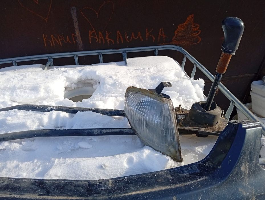 Продам запчасти на мазду 323 bj