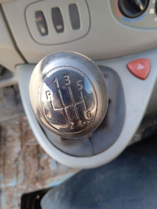 Опел виваро на части 2бр.