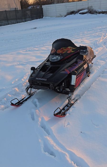 Snowmobil Yamaha Vmax 4 750, motor 4 cilindrii 2 timpi 140 CP