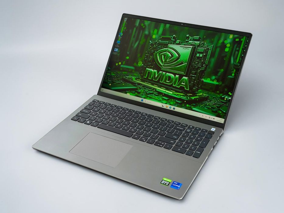 Лаптоп Dell Vostro 5630 16 Gray WUXGA i7-1360P 16GB 1TB SSD RTX 2050 Перфектен! Гаранция!