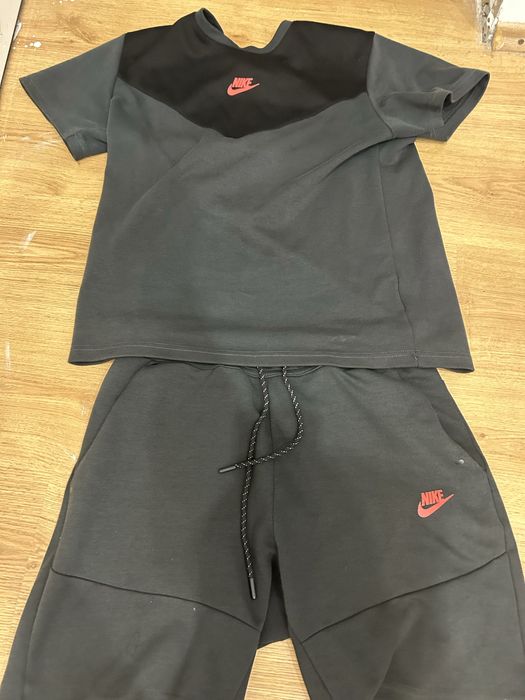 Compleu nike tech