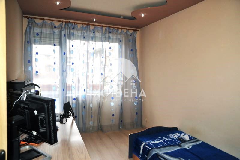 Продава се Четиристаен апартамент в Варна, Зимно кино Тракия - 73 кв.м за 2261 €/кв.м - Снимка #3