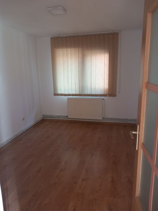 Dau in inchirie de casa spațiu pentru firma