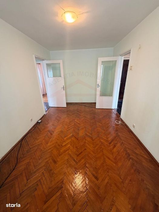 Vanzare apartament cu 4 camere in Micro 13, etaj 3, pret 65 000 euro
