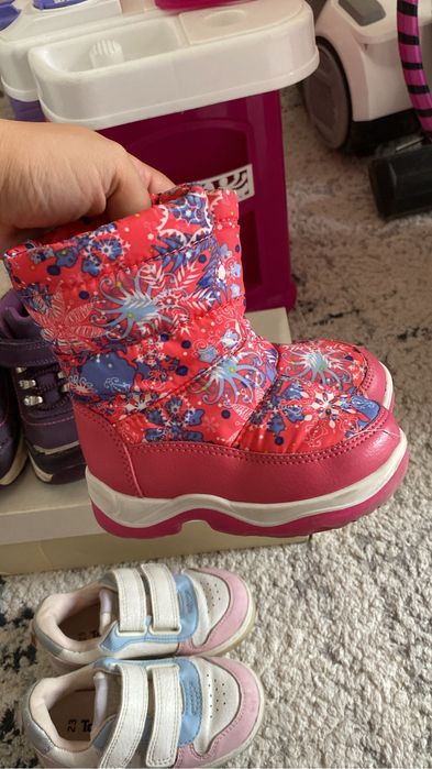 Продается детская обувь