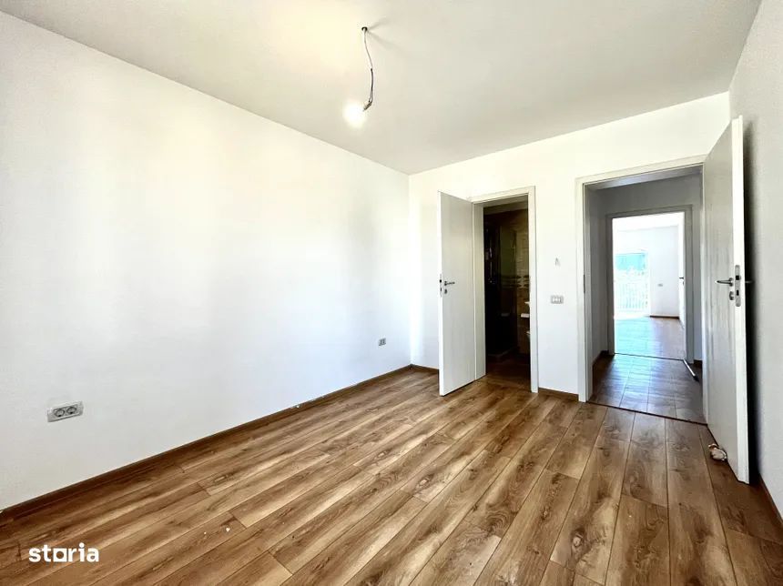 Casă de închiriat 5 camere + 5 băi + 3 balcoane + terasă 800€/luna